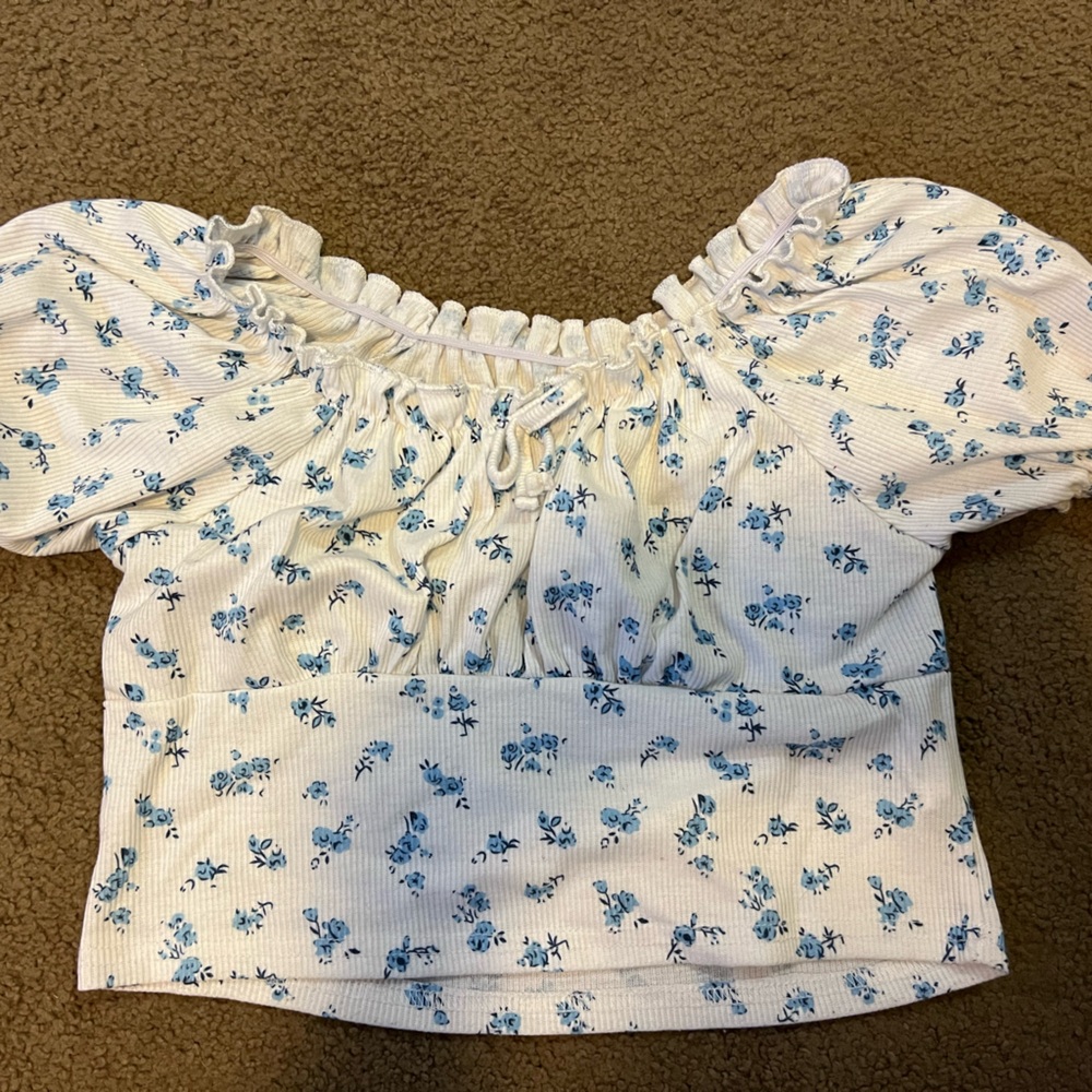 Blue and white flower top